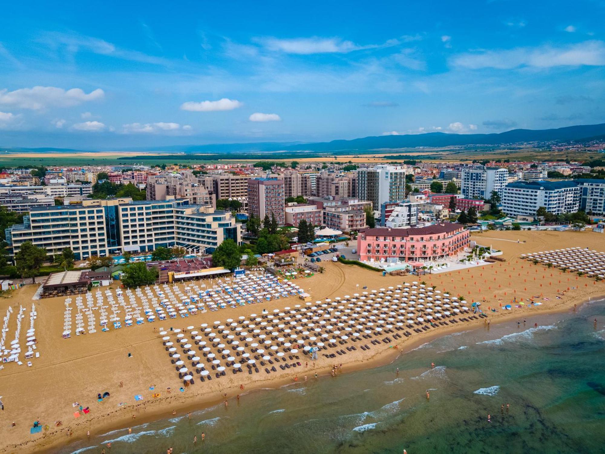 Mpm Astoria Hotel Pantai Sunny Bagian luar foto
