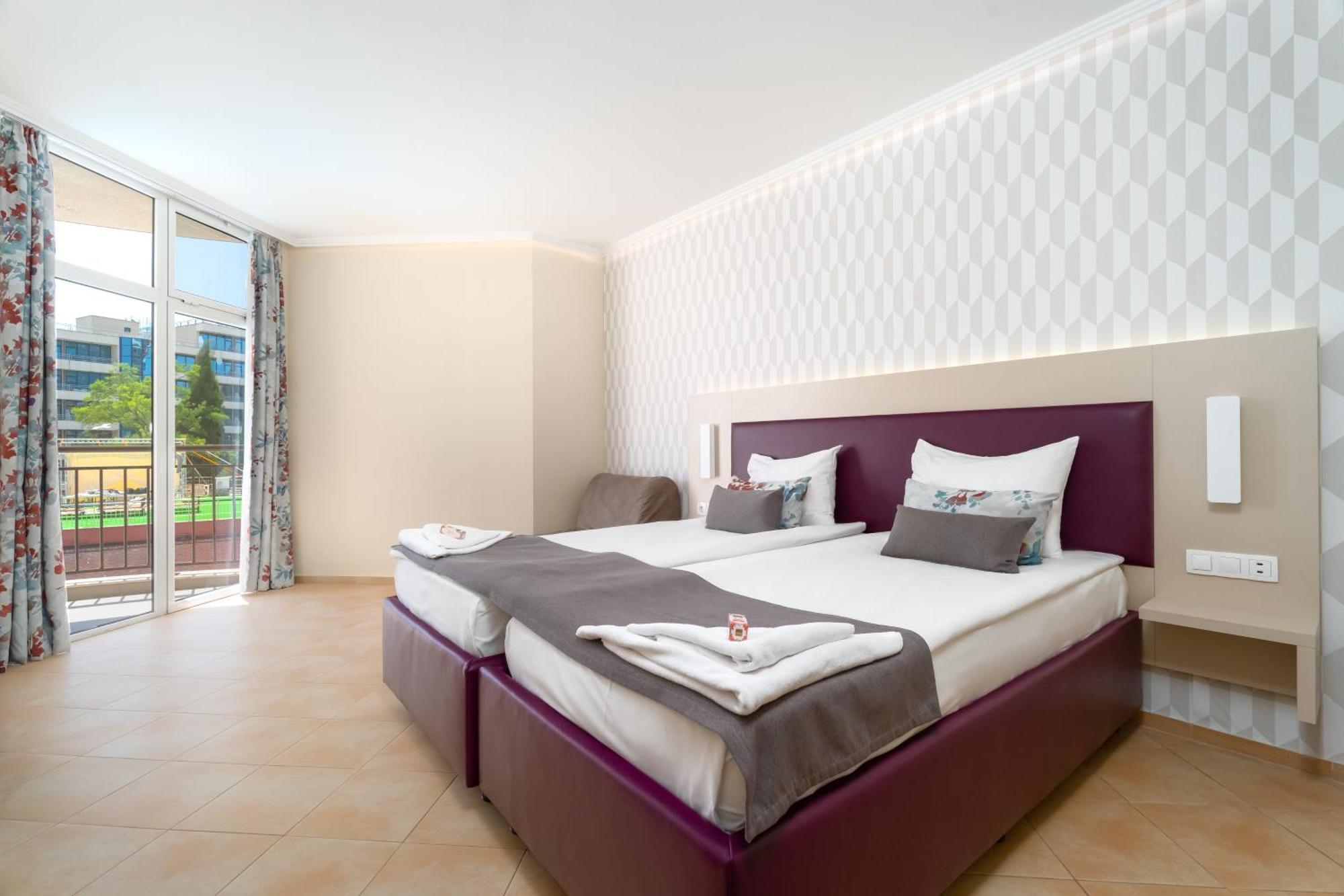Mpm Astoria Hotel Pantai Sunny Bagian luar foto