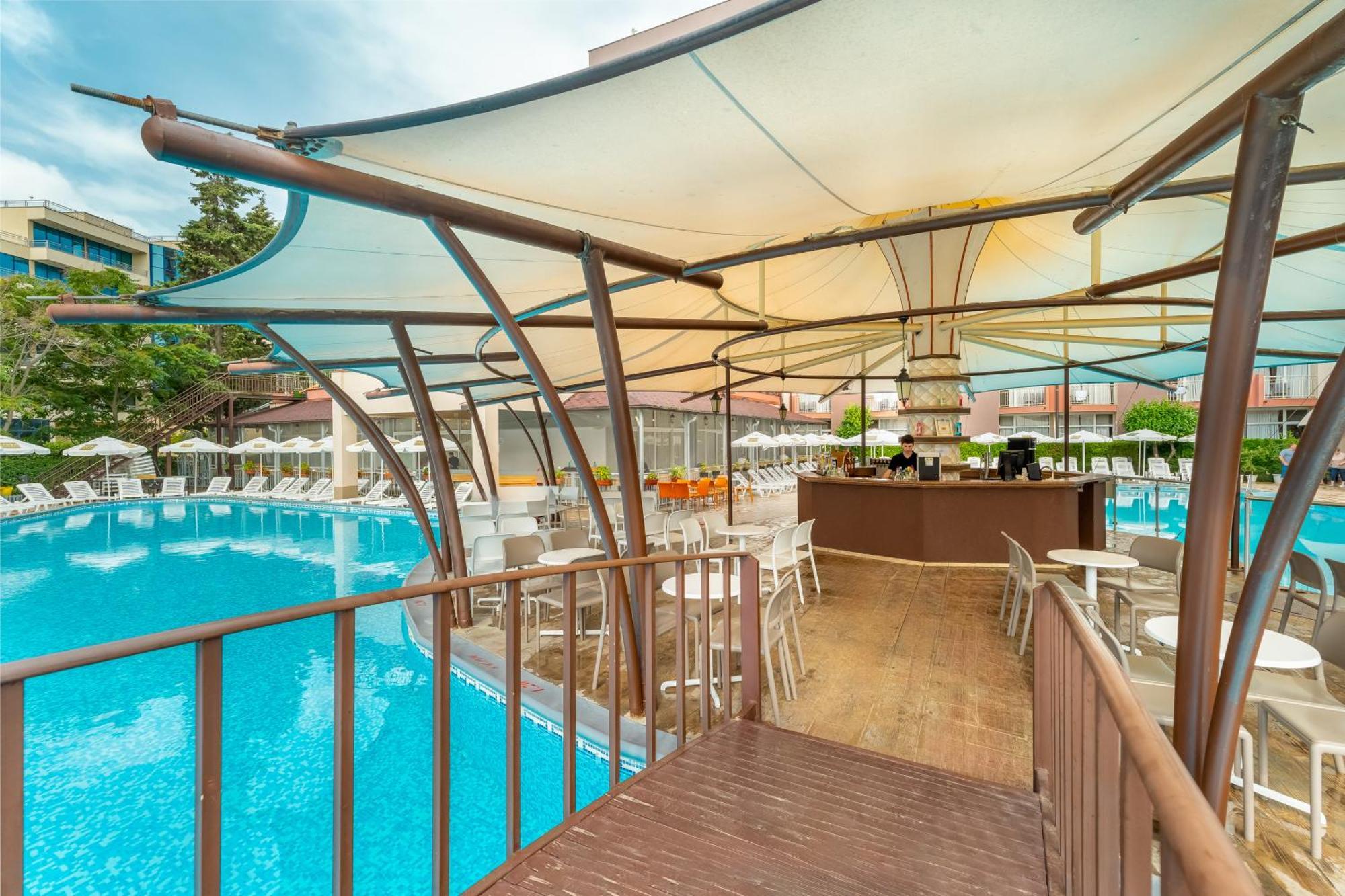 Mpm Astoria Hotel Pantai Sunny Bagian luar foto