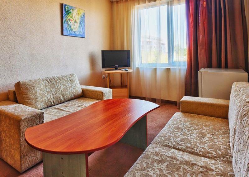 Mpm Astoria Hotel Pantai Sunny Bagian luar foto