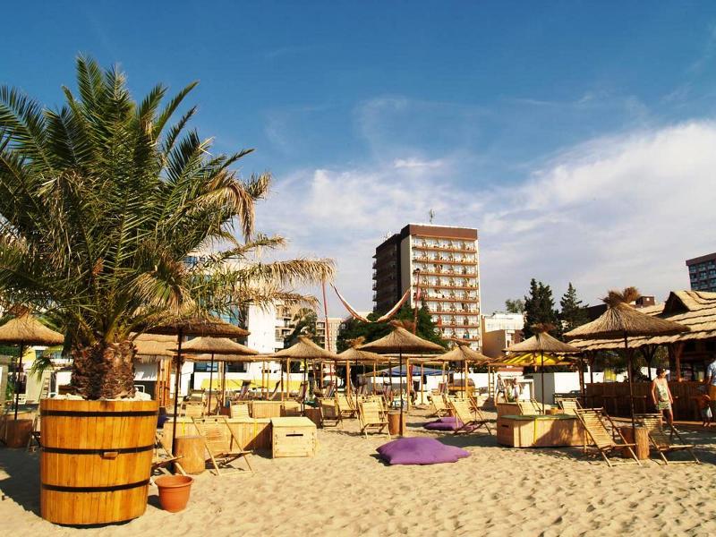 Mpm Astoria Hotel Pantai Sunny Bagian luar foto