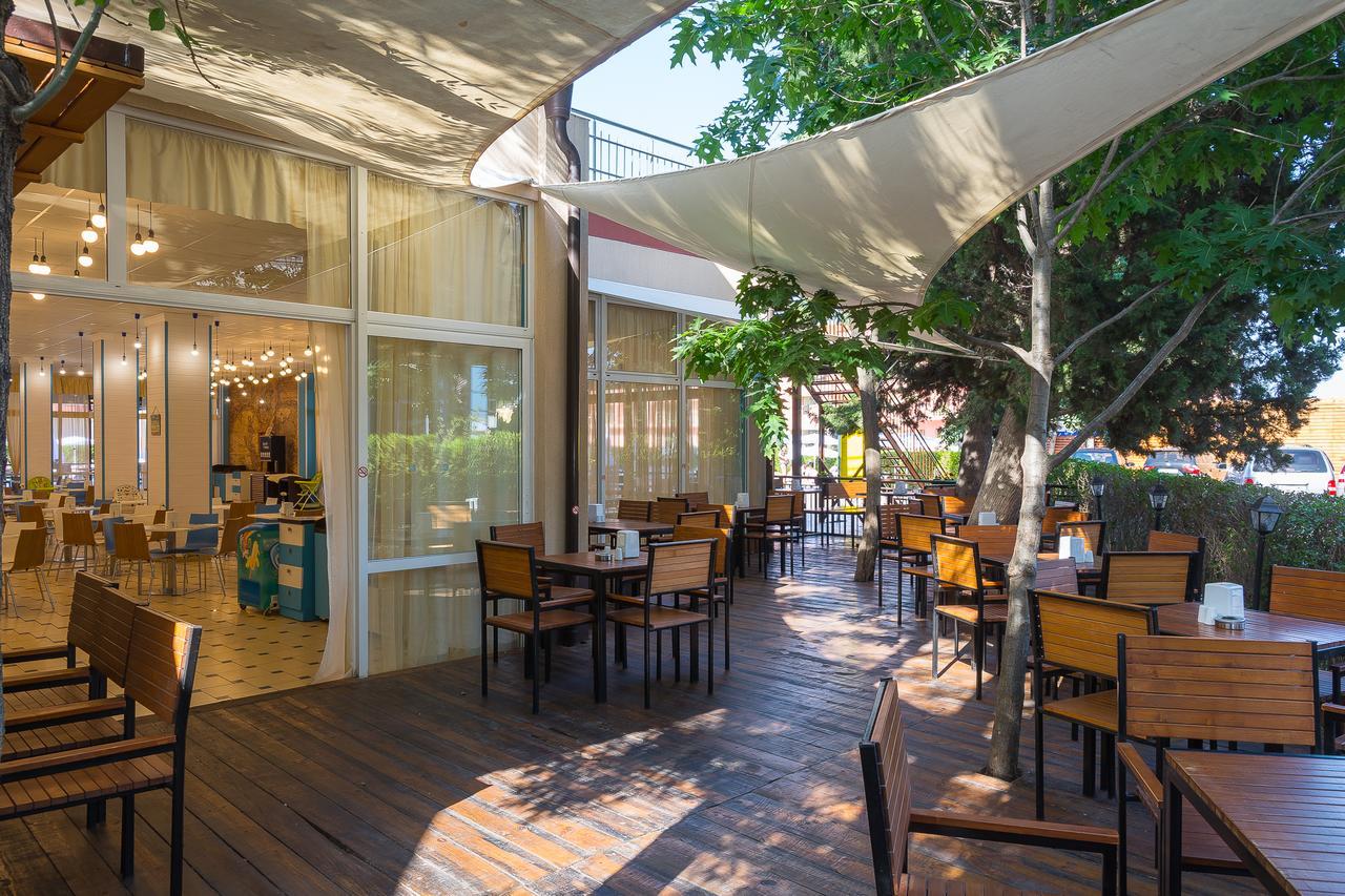 Mpm Astoria Hotel Pantai Sunny Bagian luar foto
