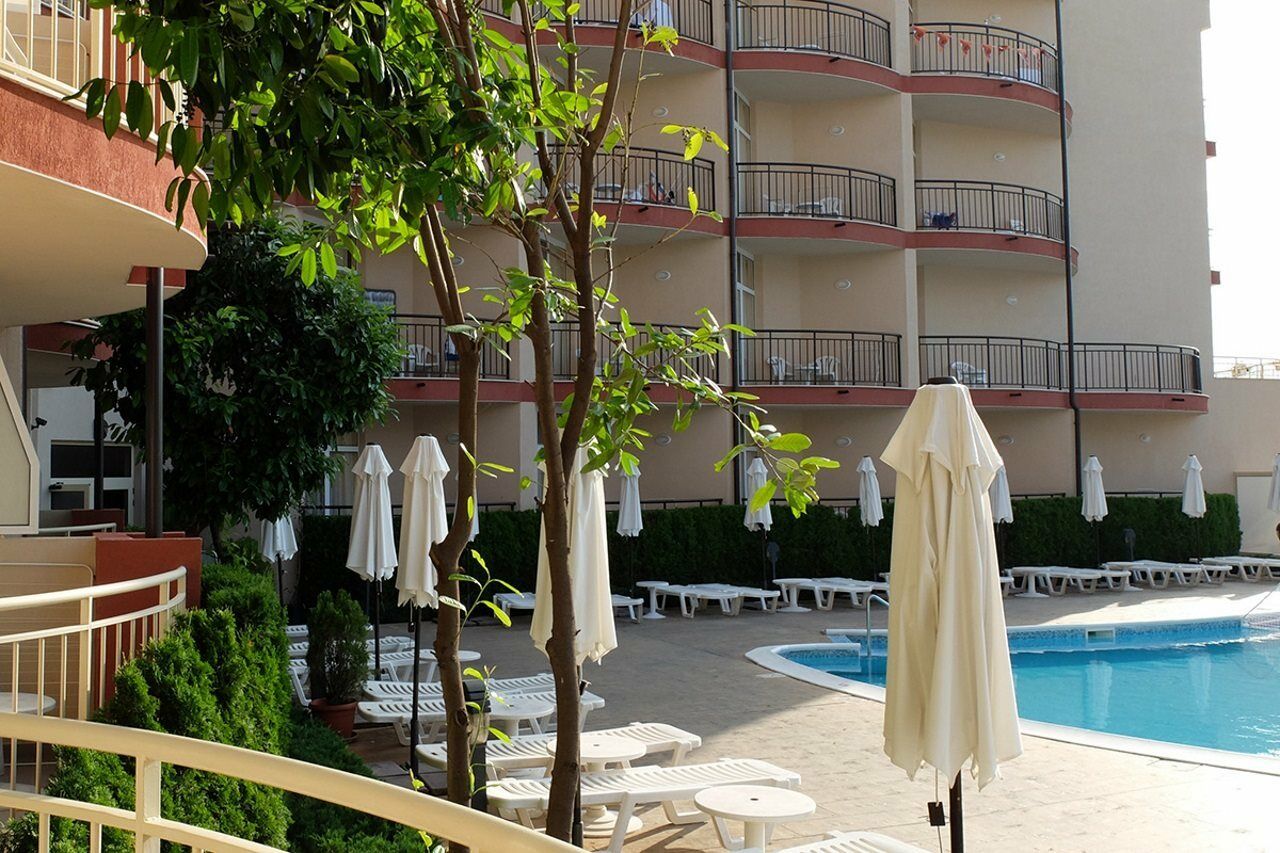 Mpm Astoria Hotel Pantai Sunny Bagian luar foto