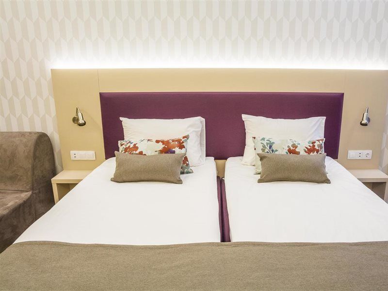Mpm Astoria Hotel Pantai Sunny Bagian luar foto